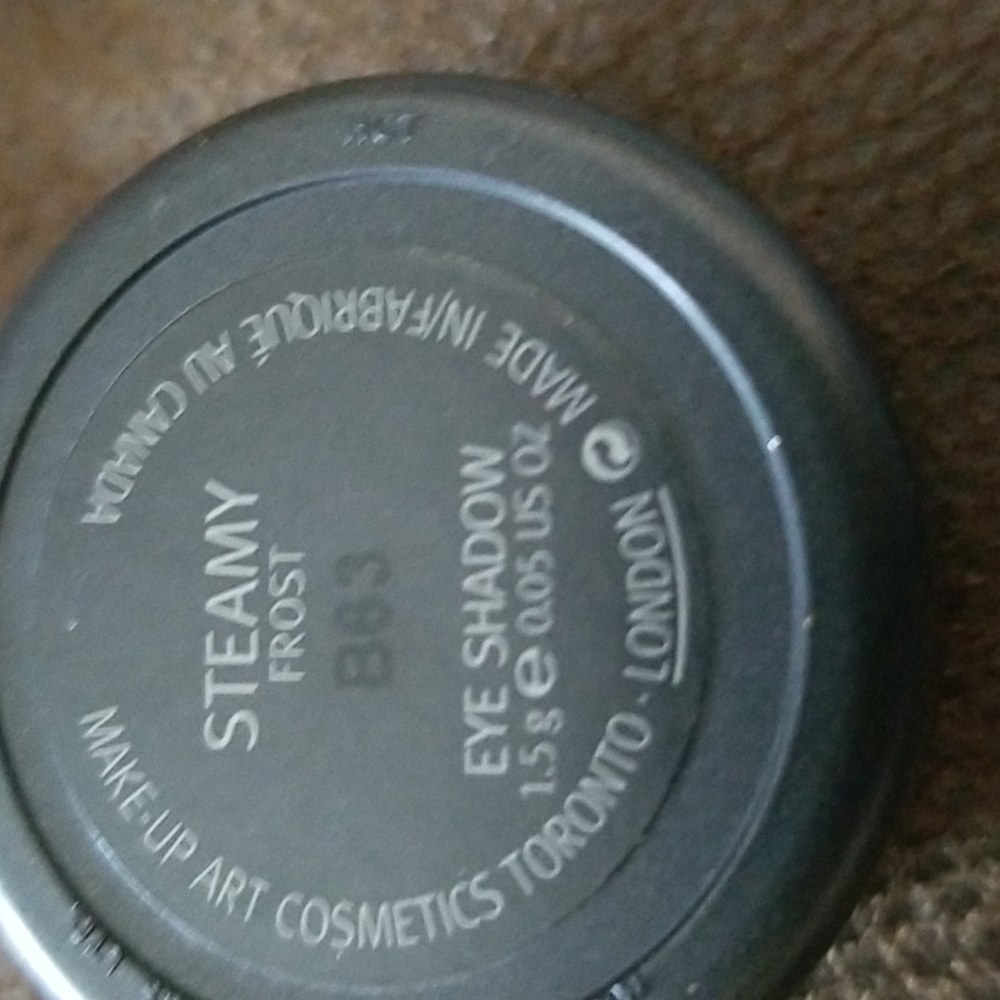 MAC eyeshadow - Picture 3 of 3